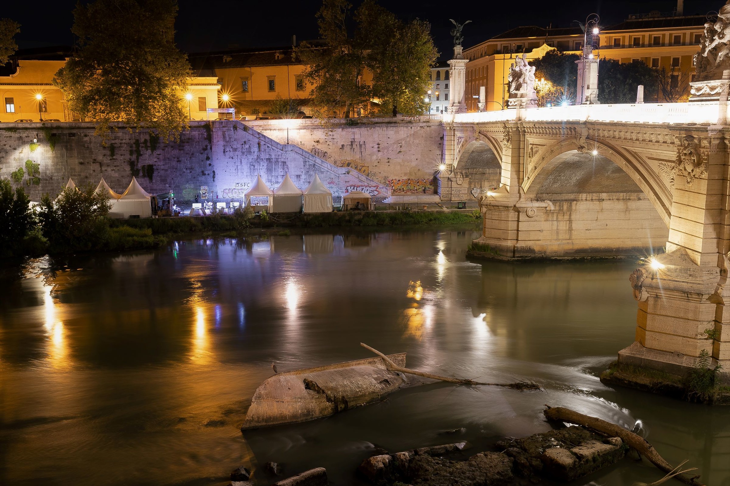 The silence of the Tiber...