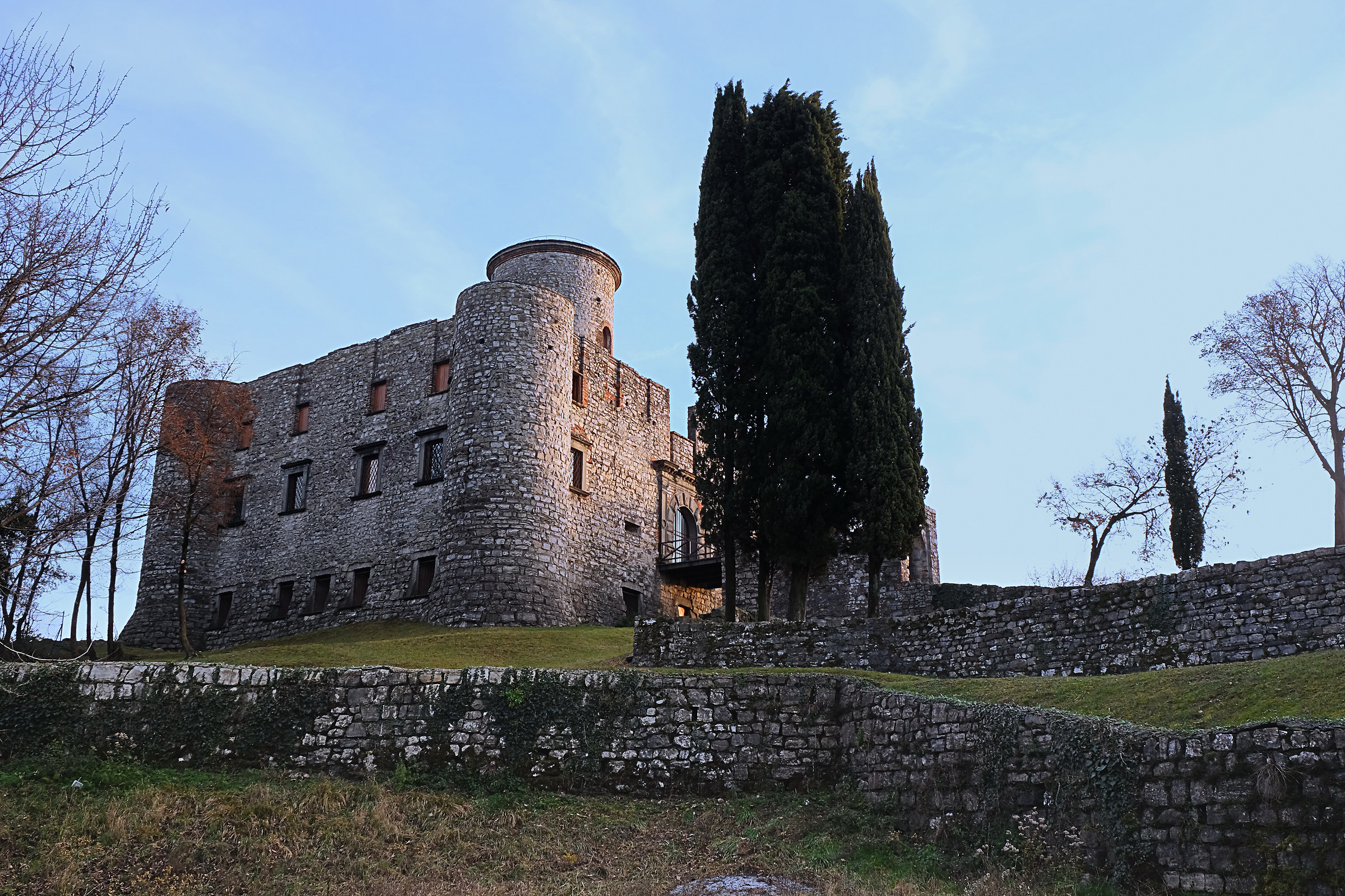 Castello Oldofredi (Monte Isola)...