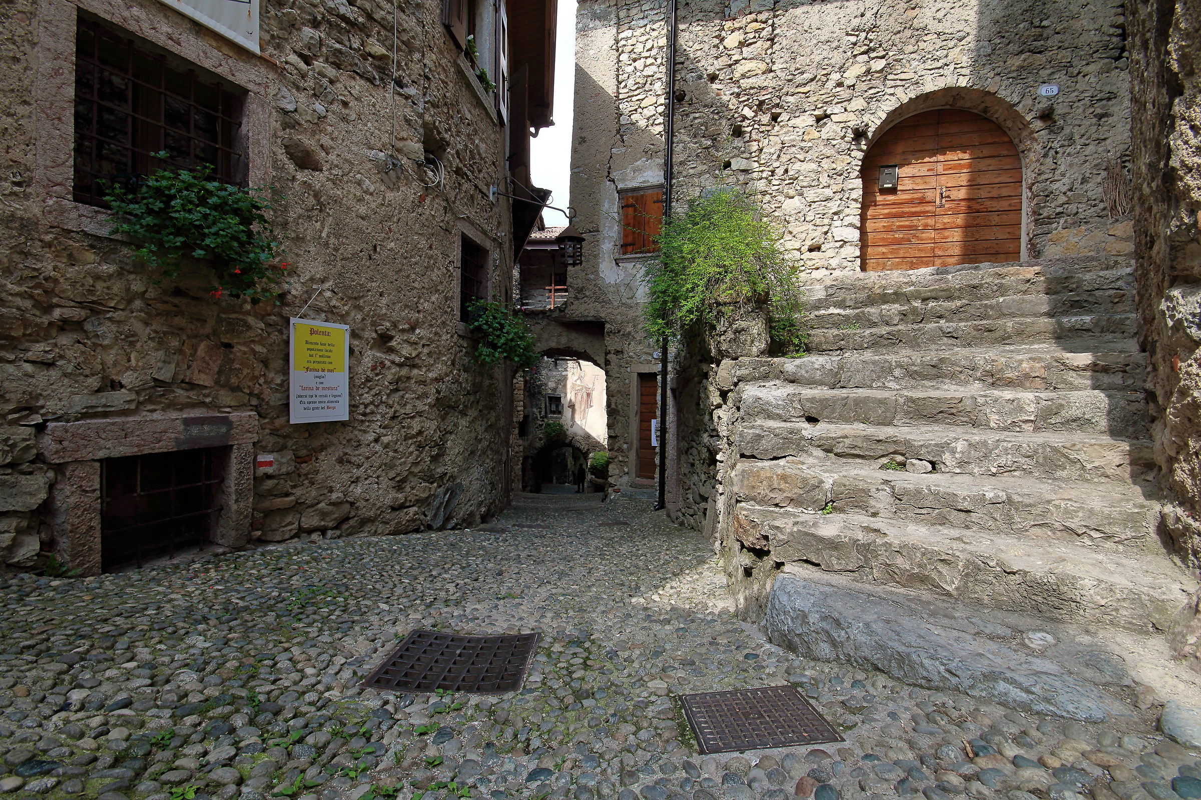 Scorcio medievale - Borgo Canale...