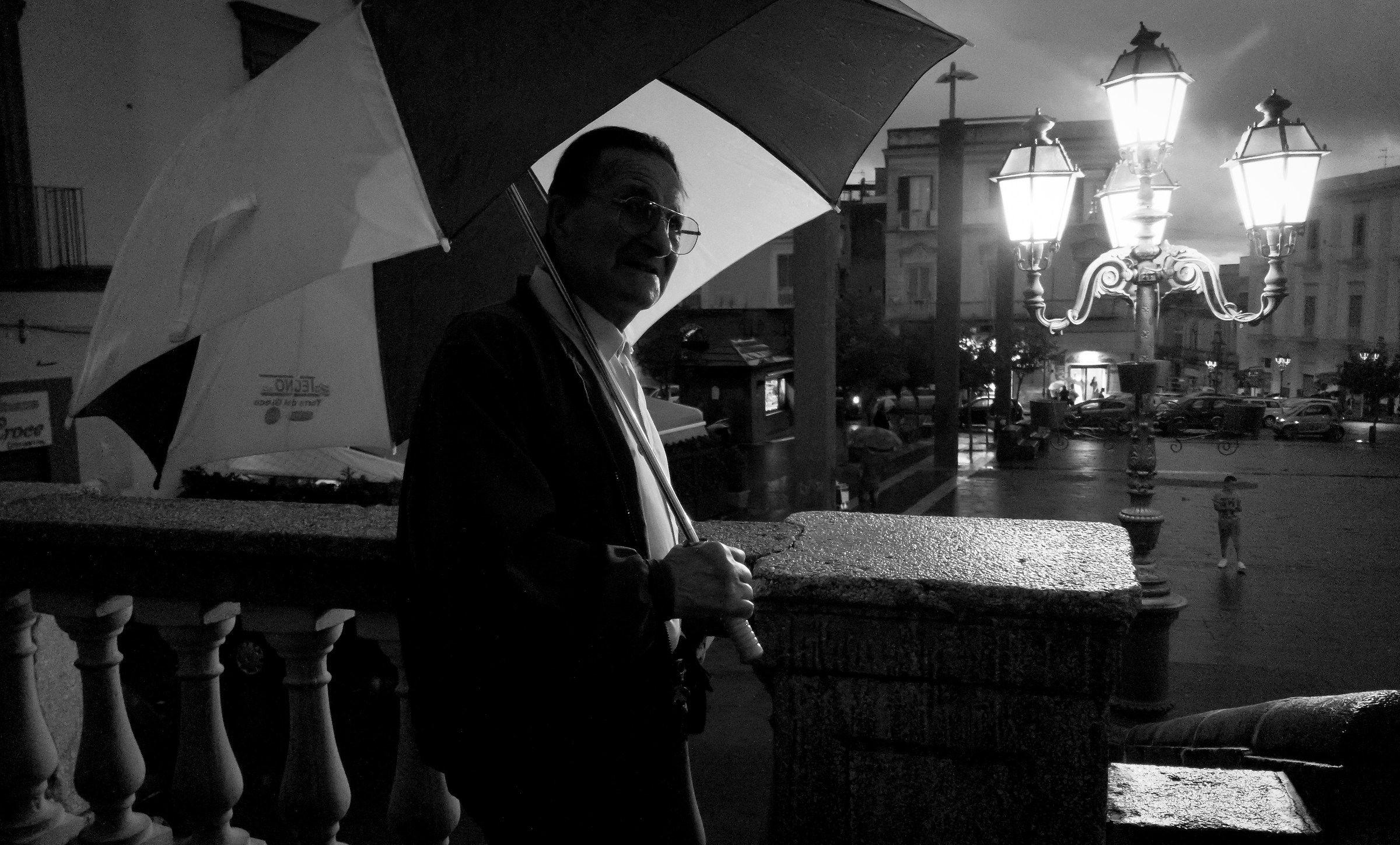 Piazza Santa Croce, una persona qualsiasi......