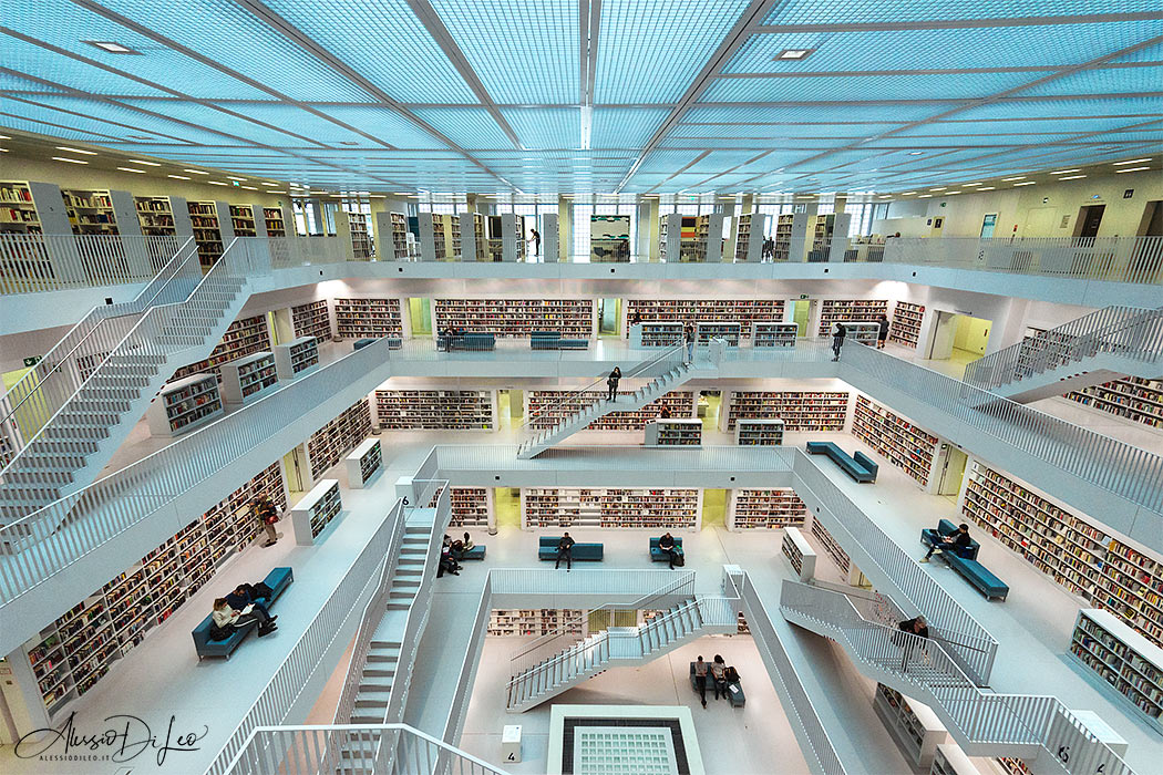 La moderna biblioteca di Stoccarda...