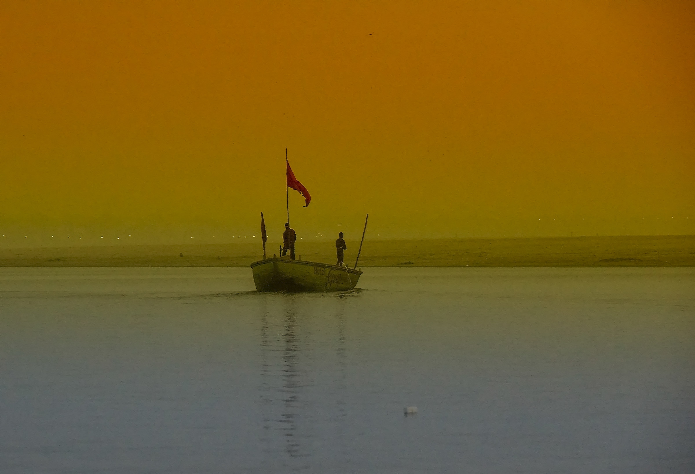  Sailing on the Ganges-INDIA-...