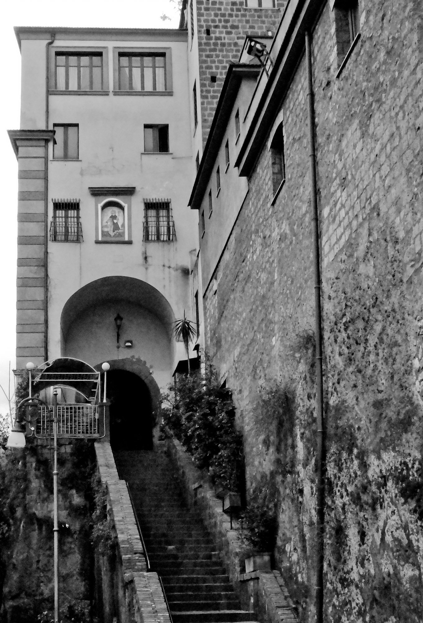 Houses under the square of Sorrento 5...