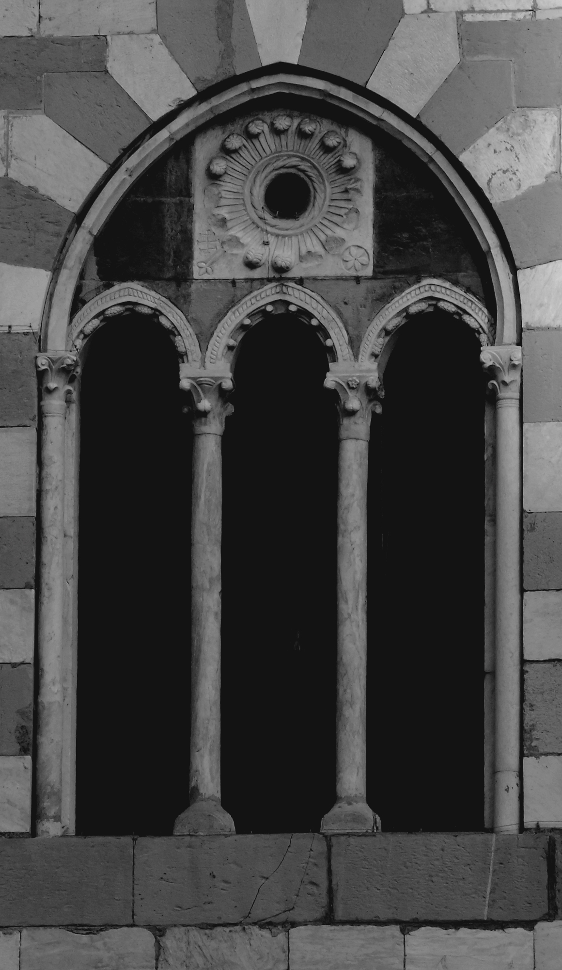 trifora n (basilica of S. Stefano Genoa...