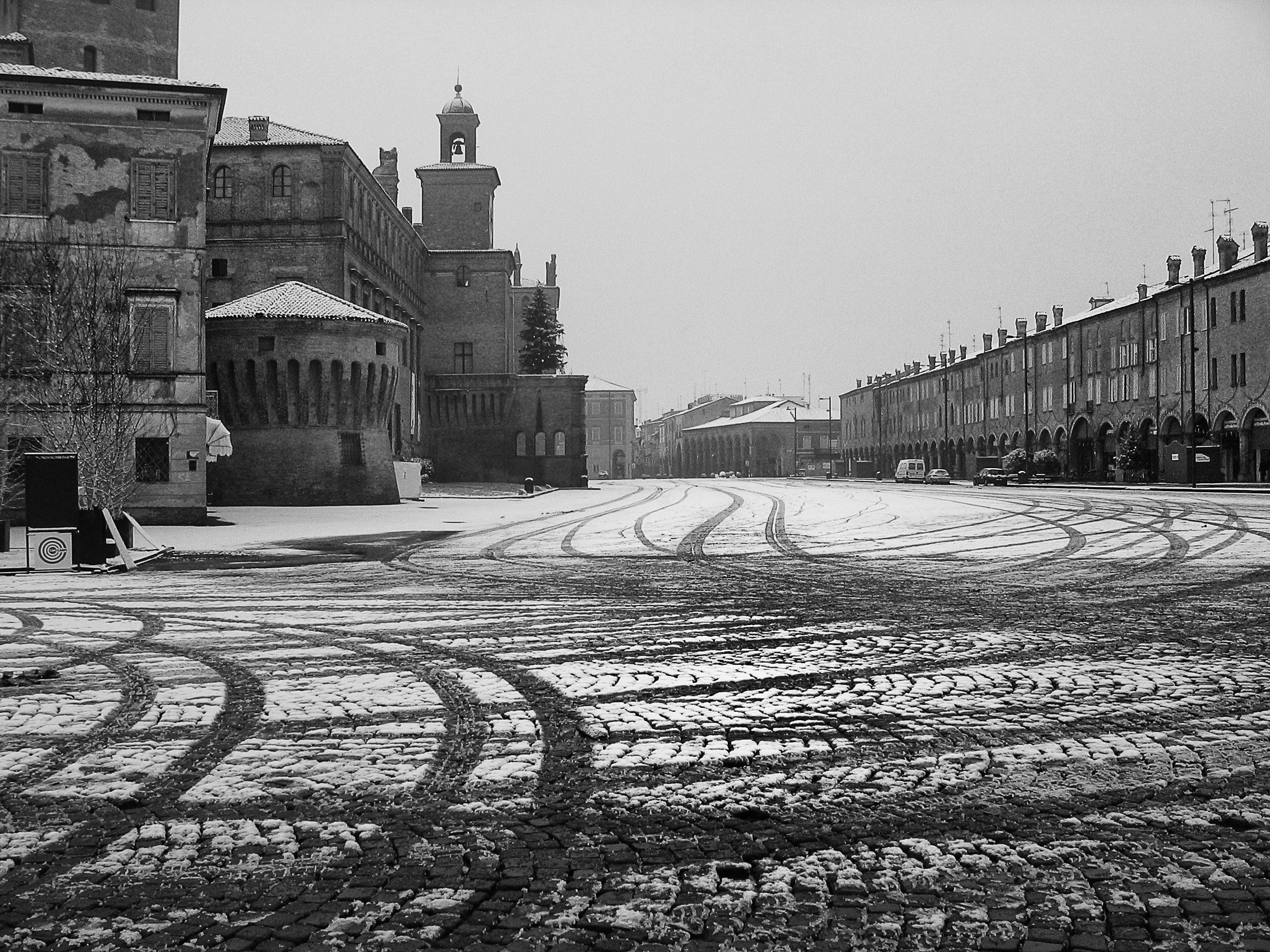 Sprinkling of snow in Piazza...