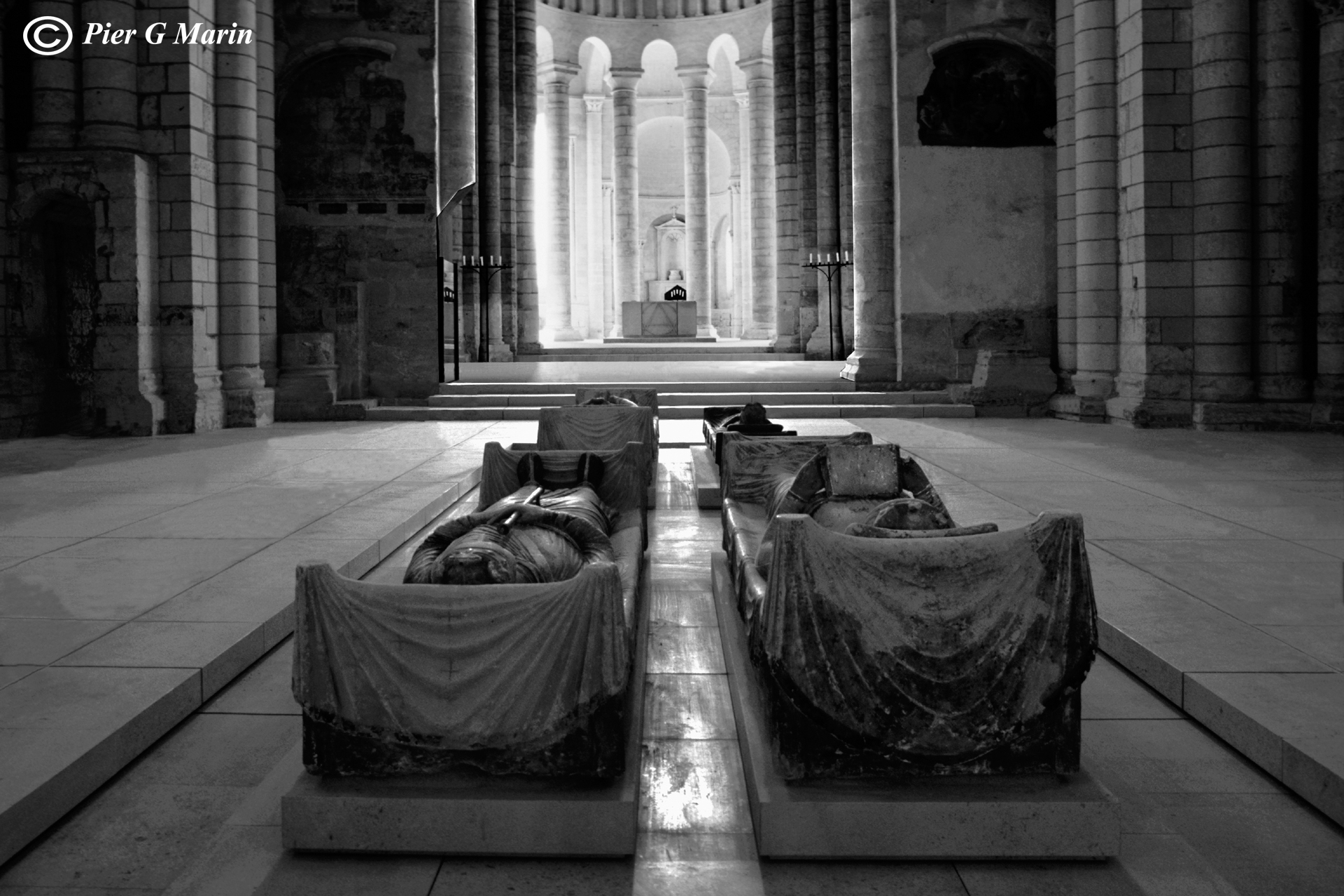 Eglise Abbatiale de Fontevraud. Loire  (sec. xii)...