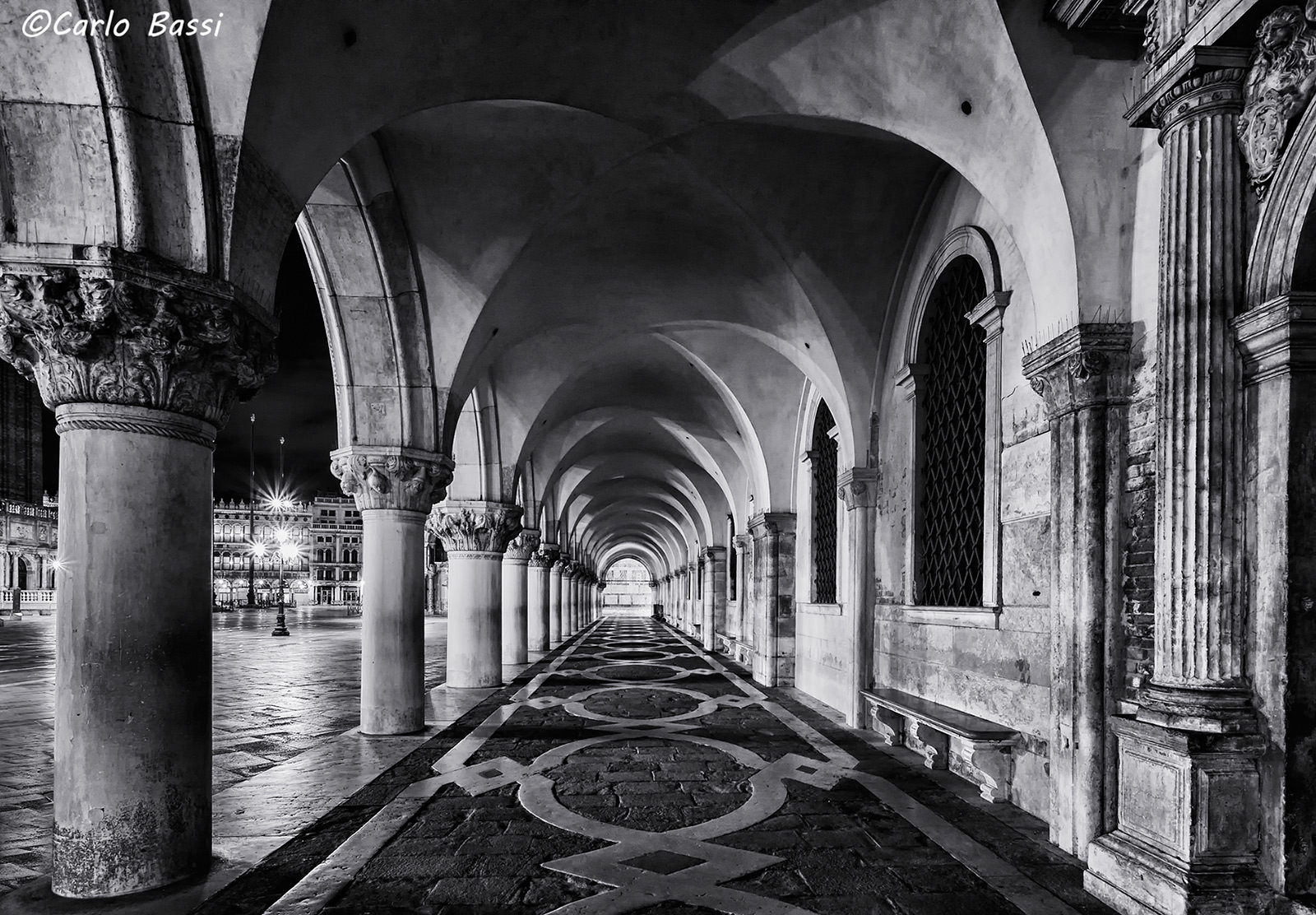 Venezia, il portico del palazzo Ducale....