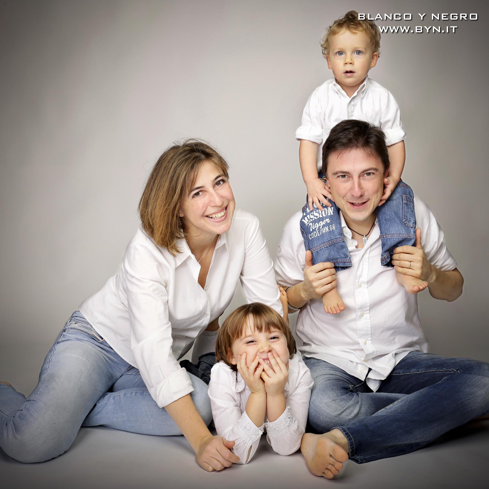 foto di famiglia in studio Milano...