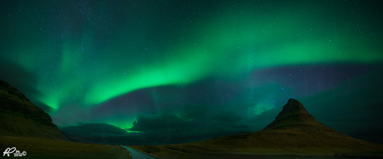 Aurora borealis (Kirkjufell)...