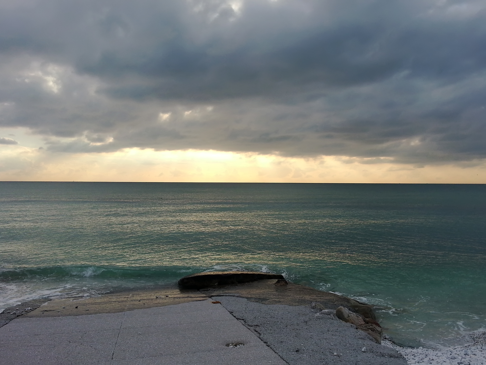 Il cielo d'orato in un mare pieno di colori e sfumature...