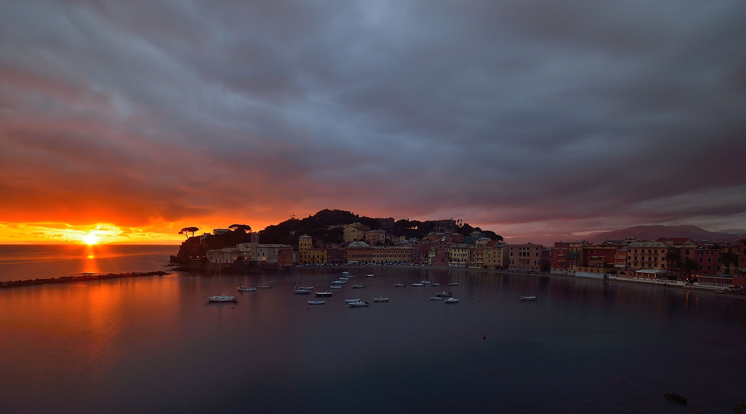 Cloudy sunset in Sestri...