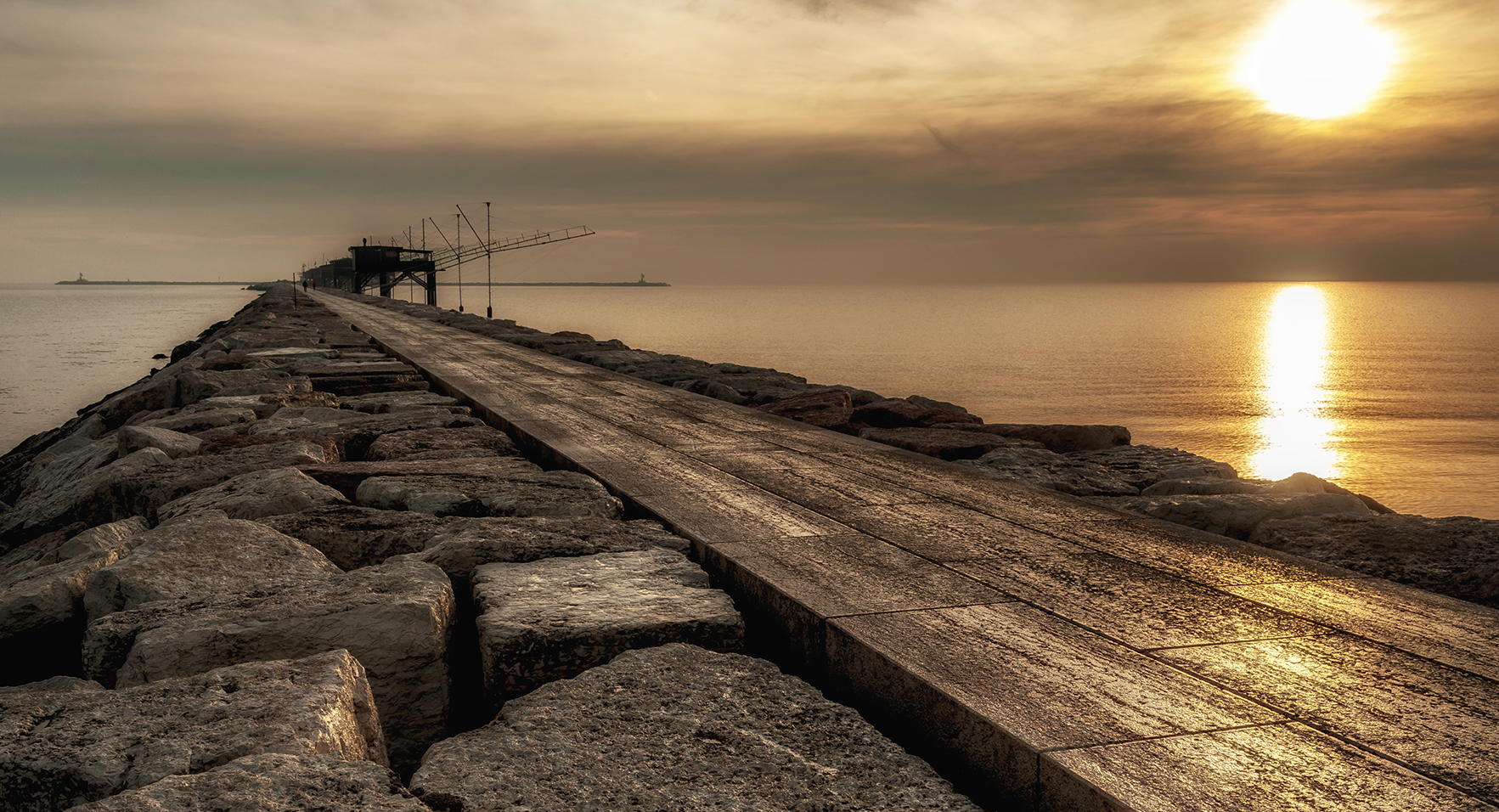 Una diga sul mare...