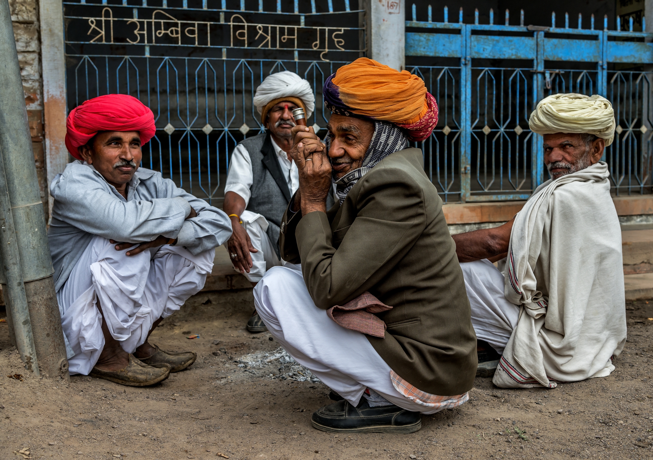 Rajasthan 2017 - Riscaldarsi e fumare...