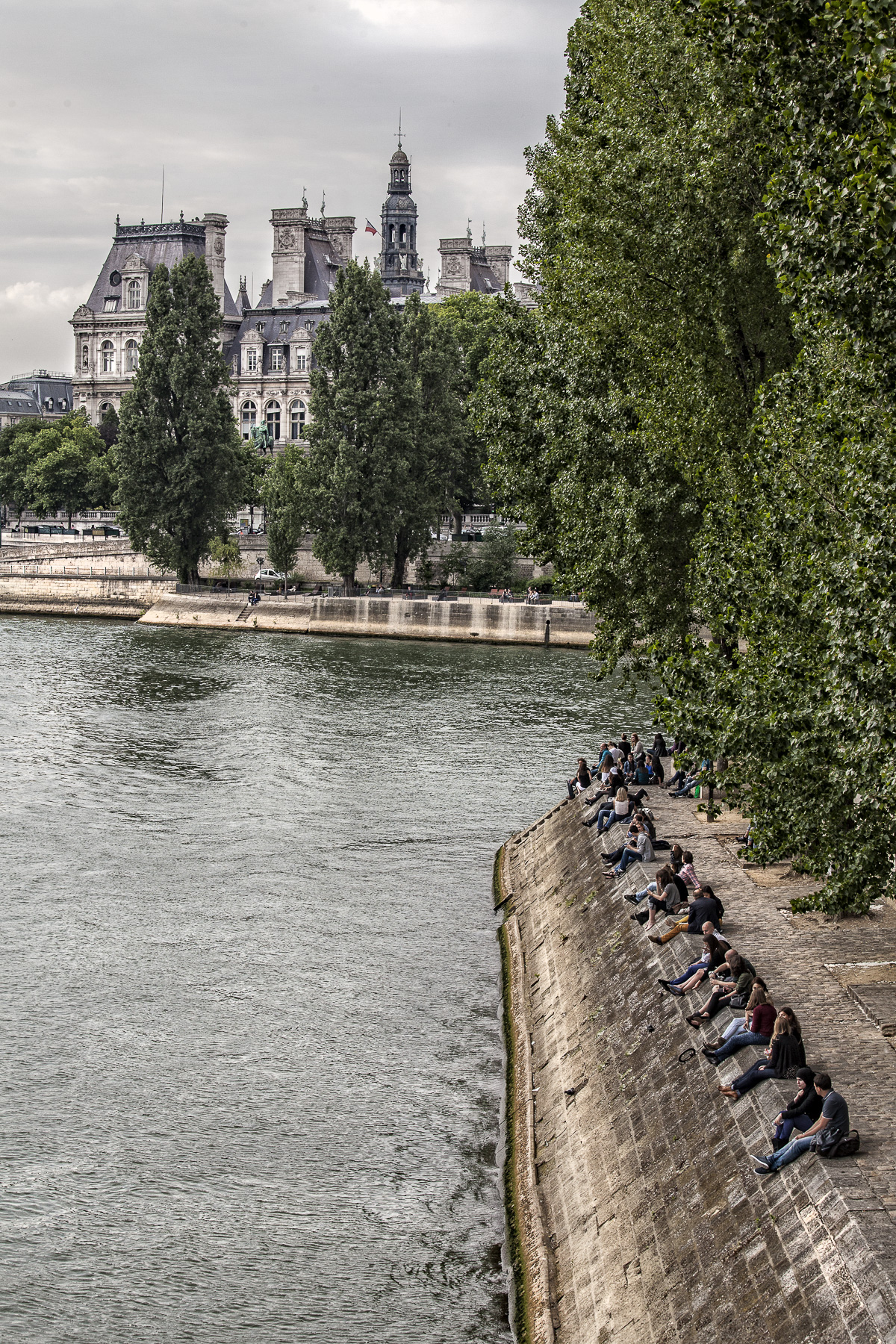 Relax along the Seine...
