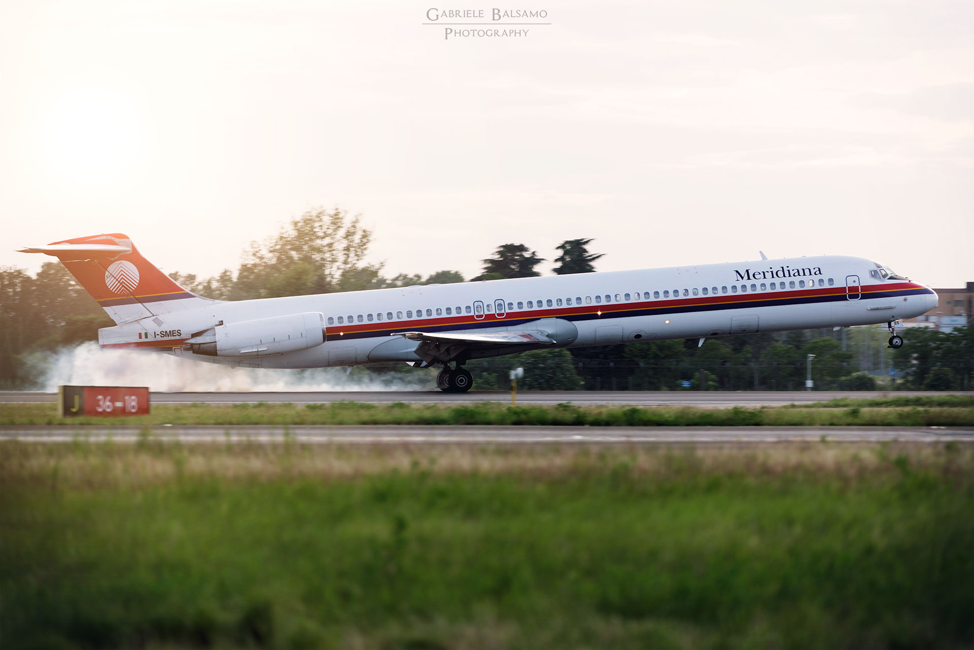Touch-down md-82 Meridiana...