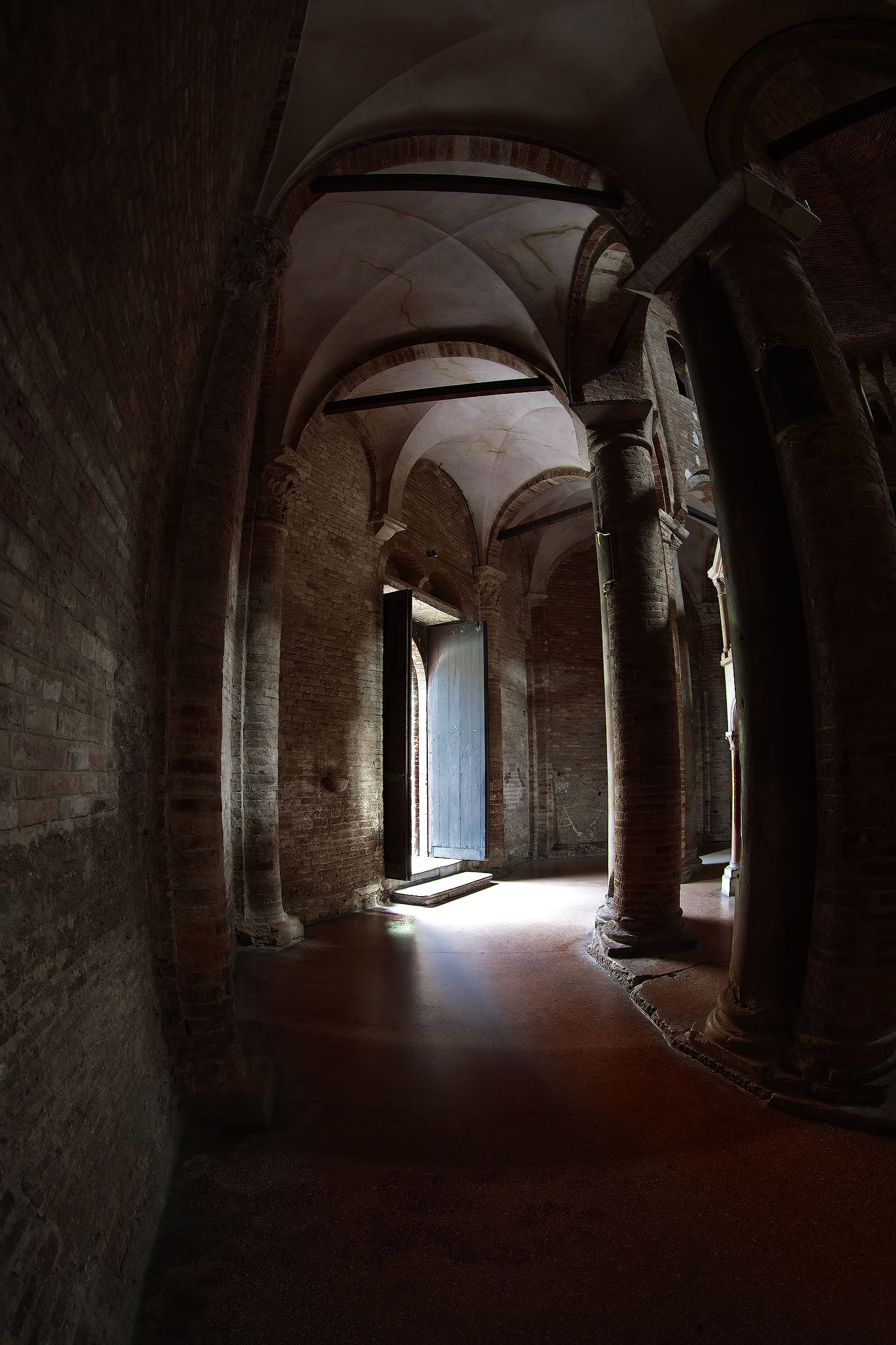 Interior Basilica Santo Stefano...