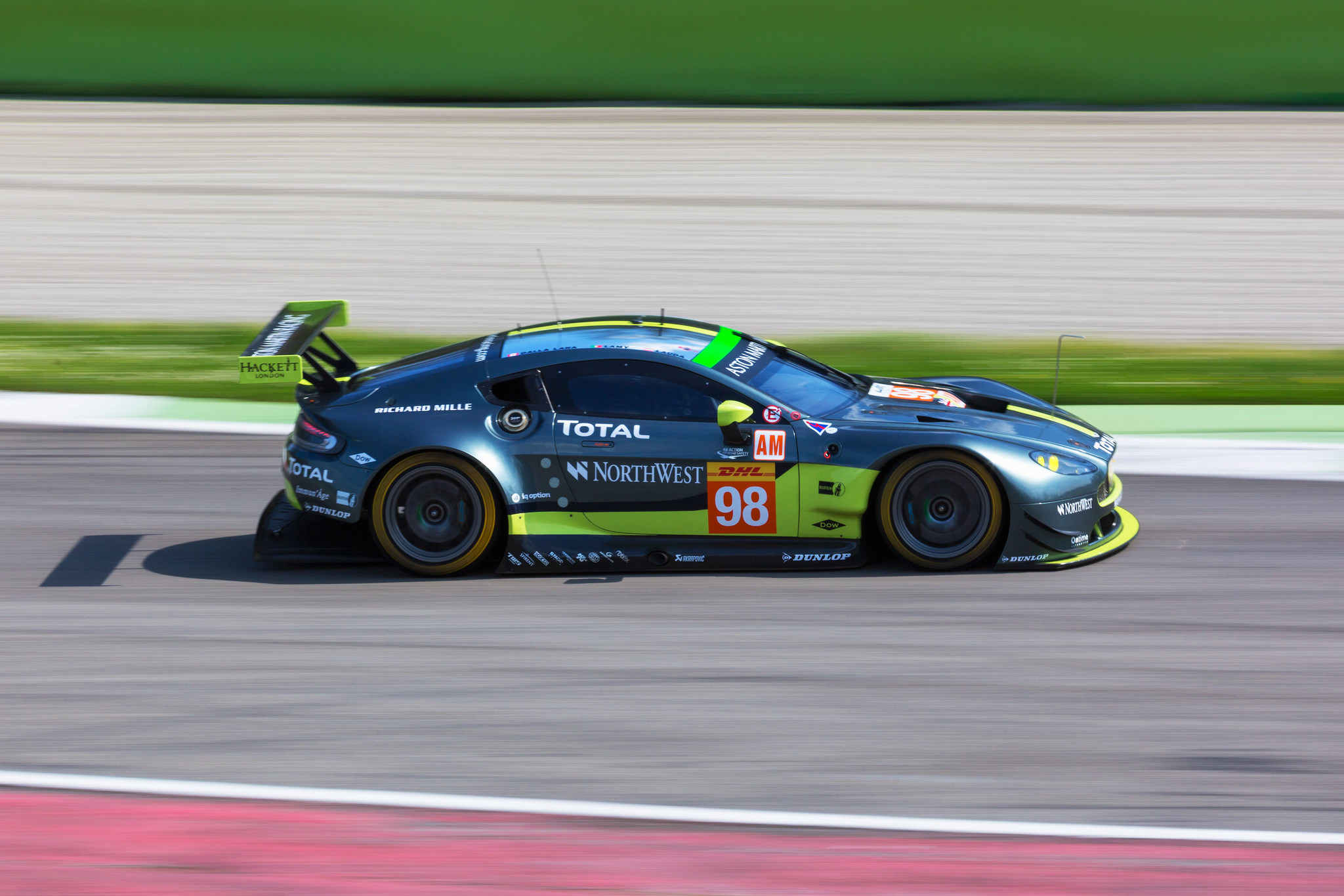 Aston Martin Vantage - Aston Martin Racing...