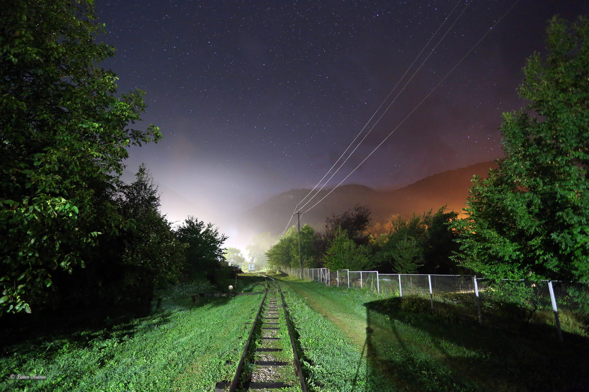 Vecchia ferrovia a Guamka durante la notte...