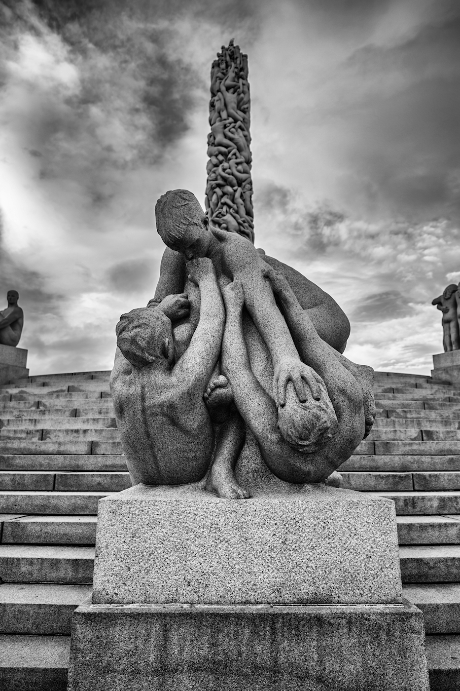 Vigeland Park - the monolith and its sculptures...