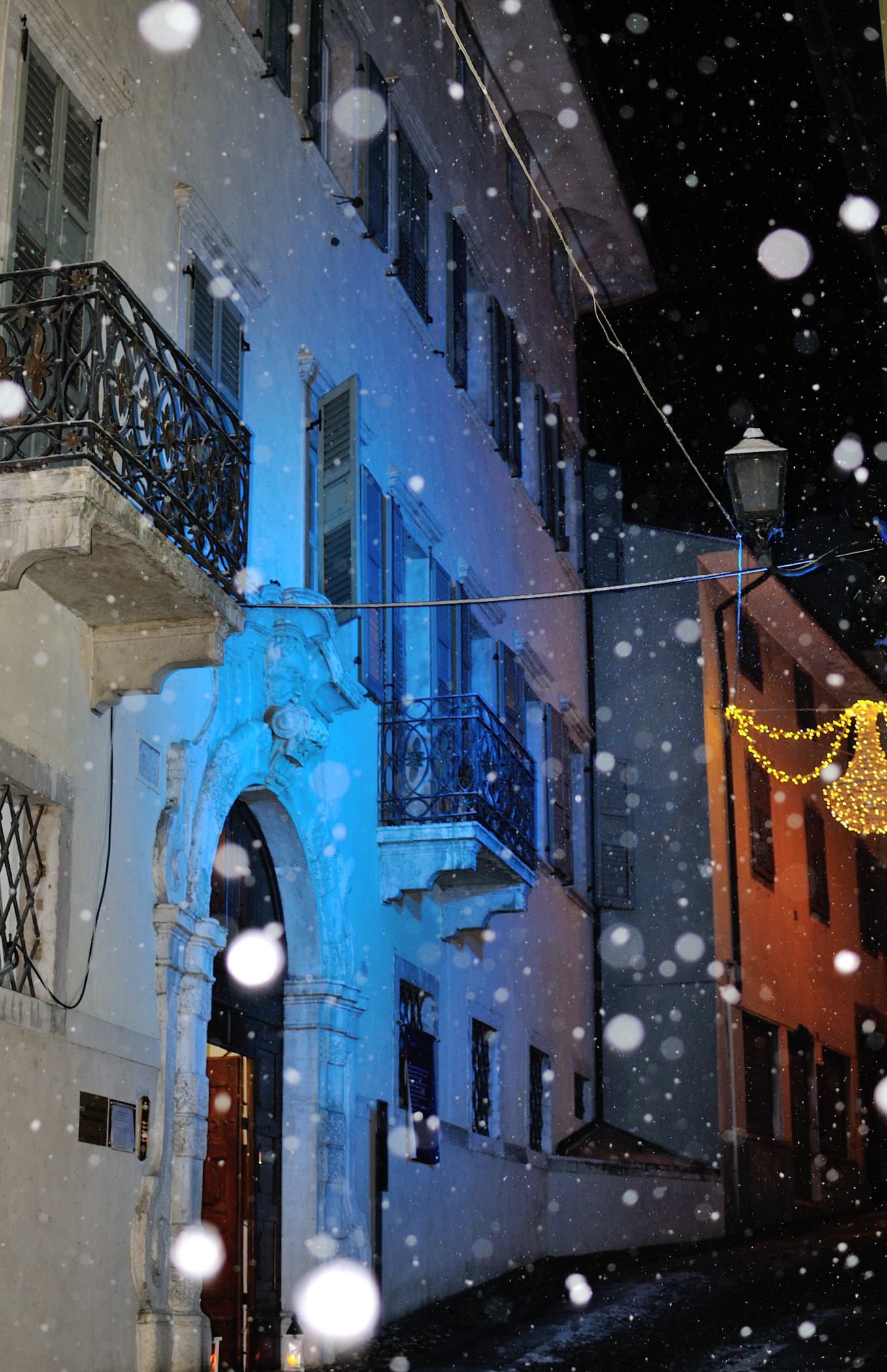 Fiocchi di neve su Ala. (Palazzo Gresti-Filippi)...