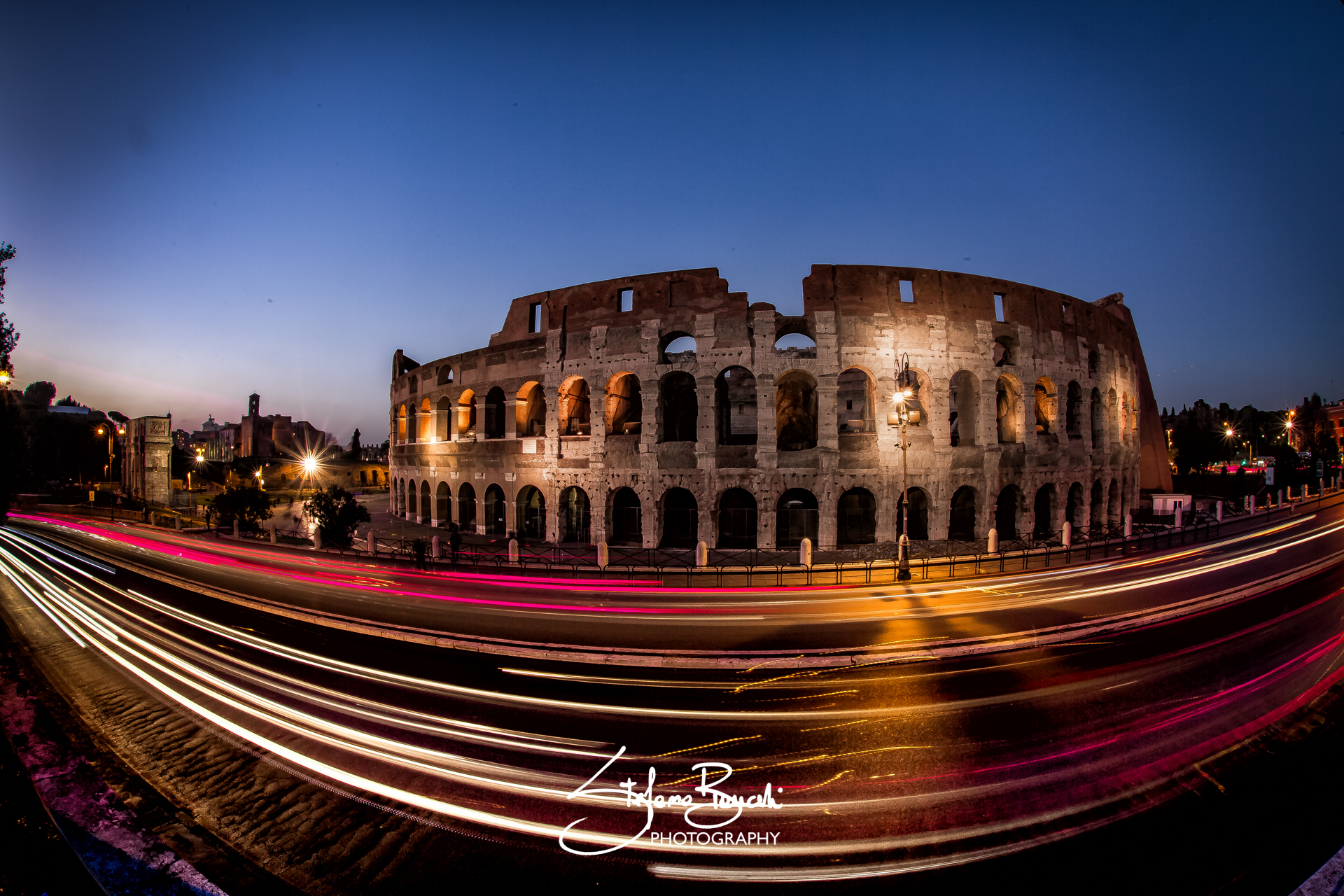 Colosseo by night...