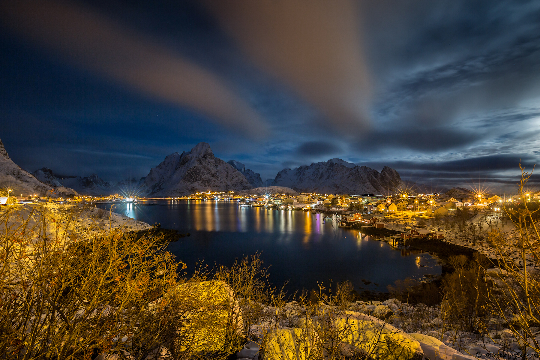 Reine in gold and blue...
