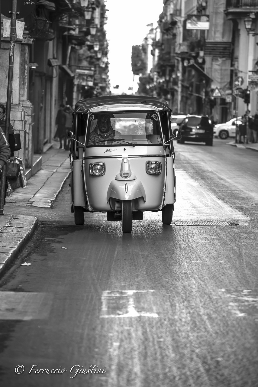 Motor vehicle in Palermo...