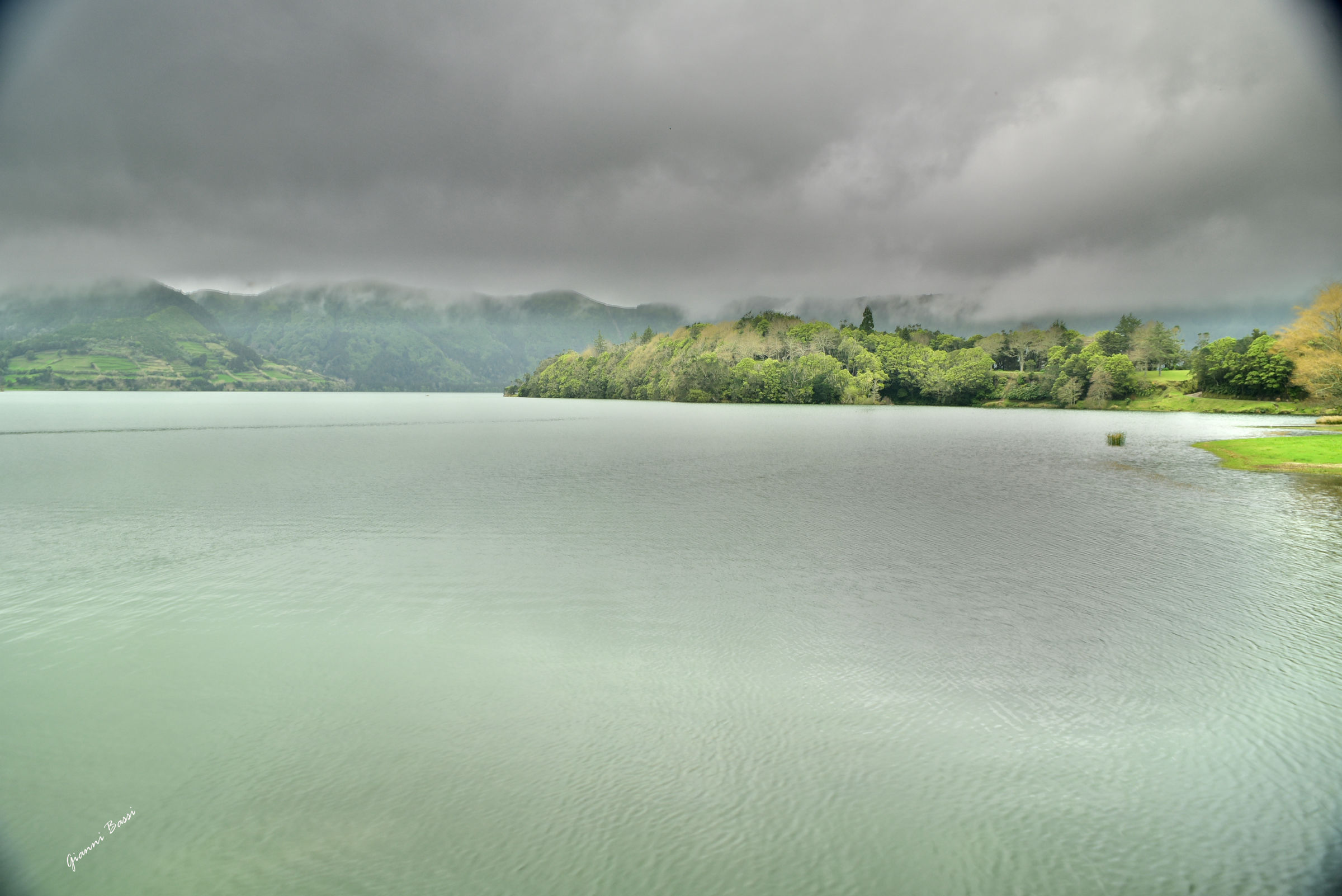 nebbia sul lago...