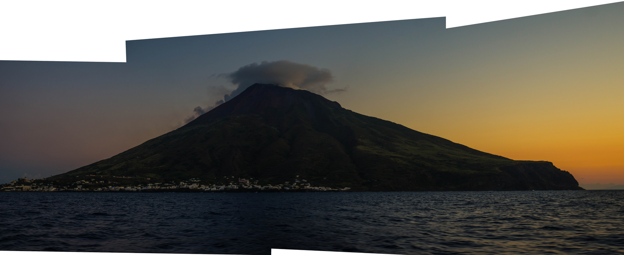 Stromboli-Iddhu The volcano...