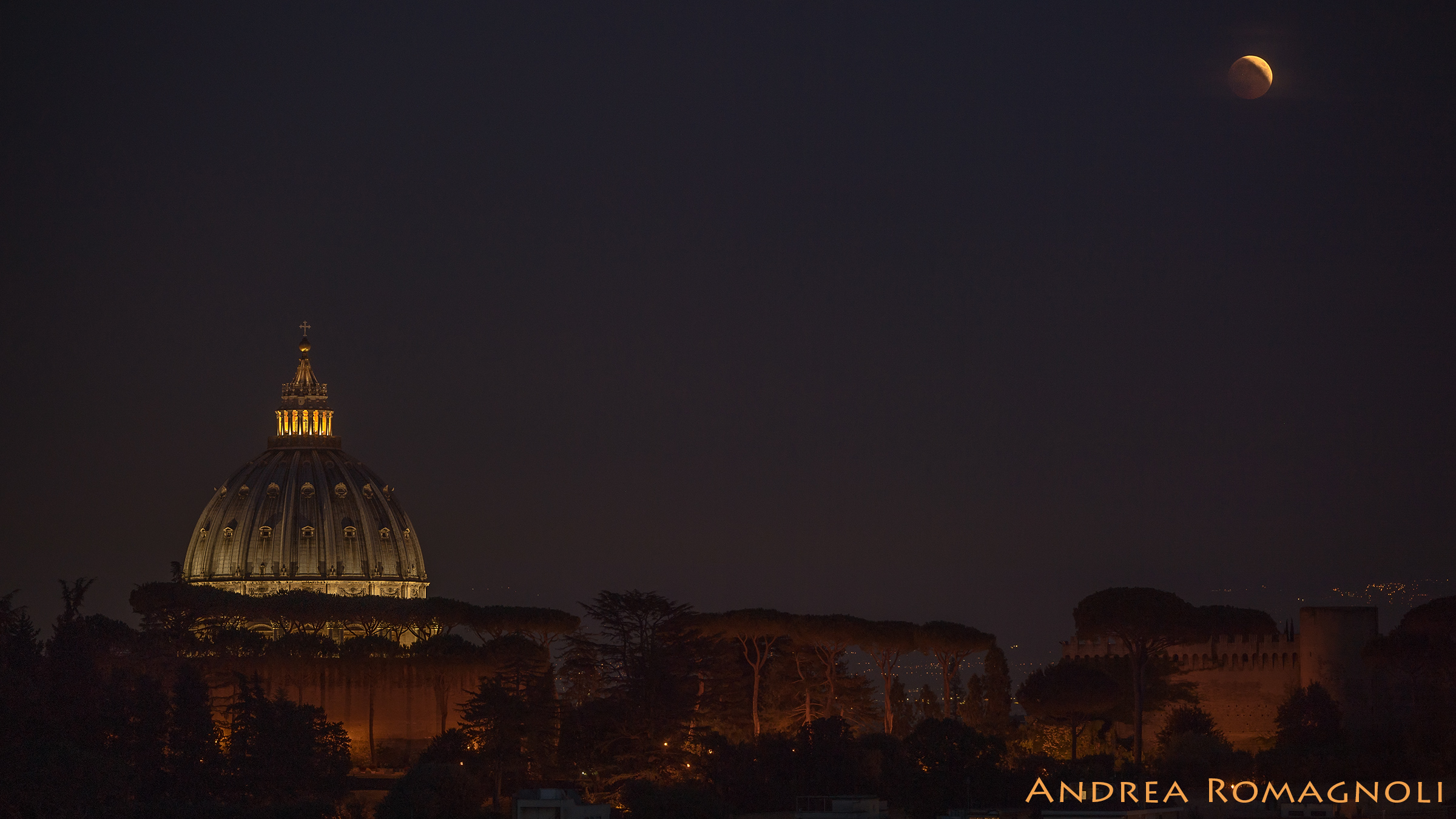 San Pietro night red Moon...