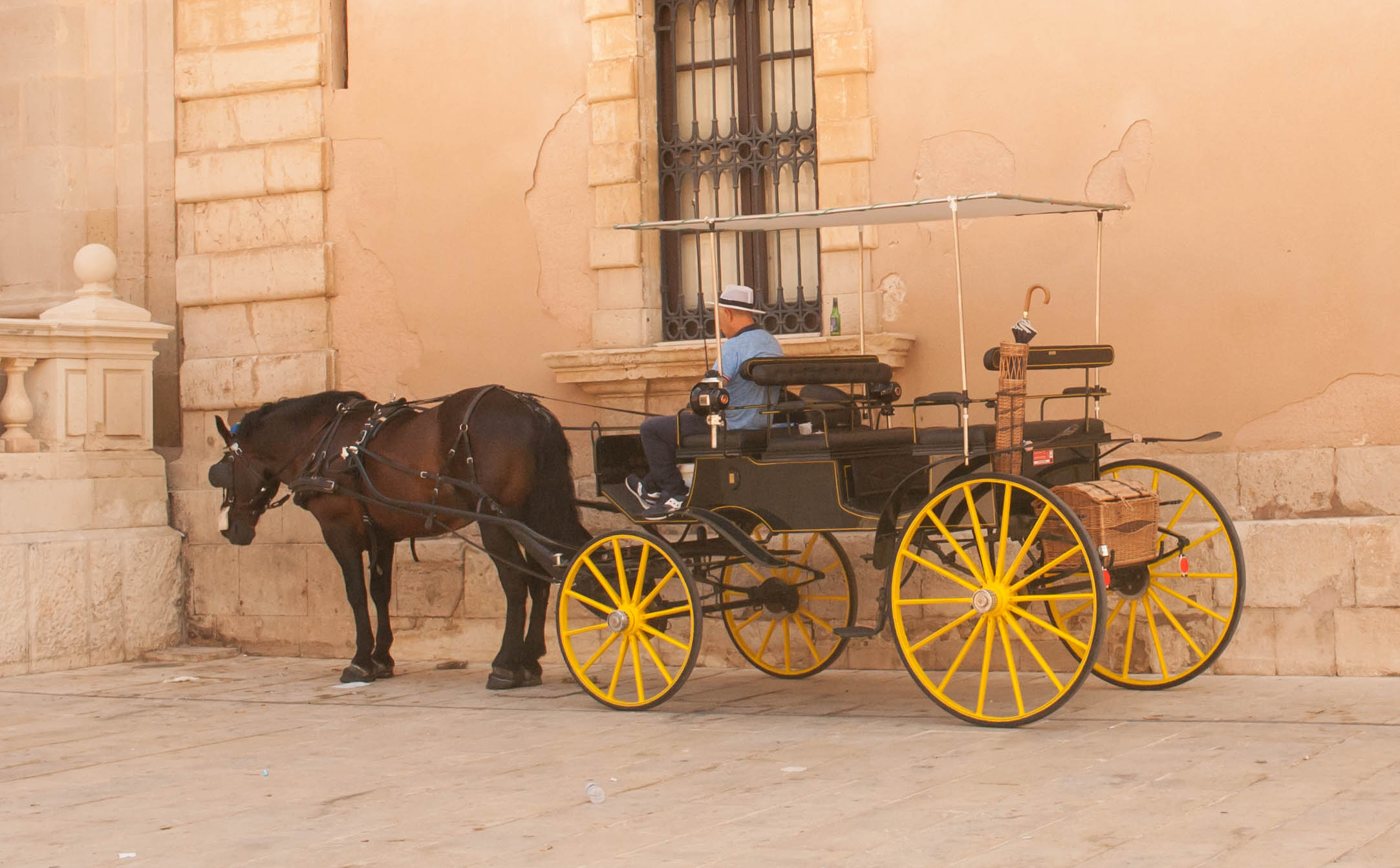 Ortigia, tourist cart....